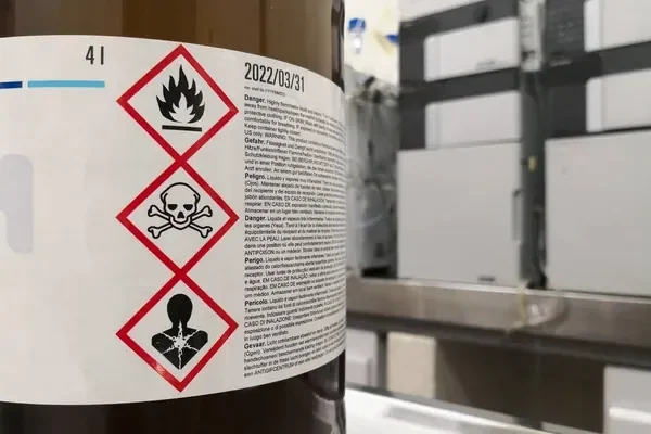 producto químico etiquetado según los estándares GHS
